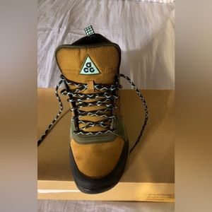 Nike ACG Boot